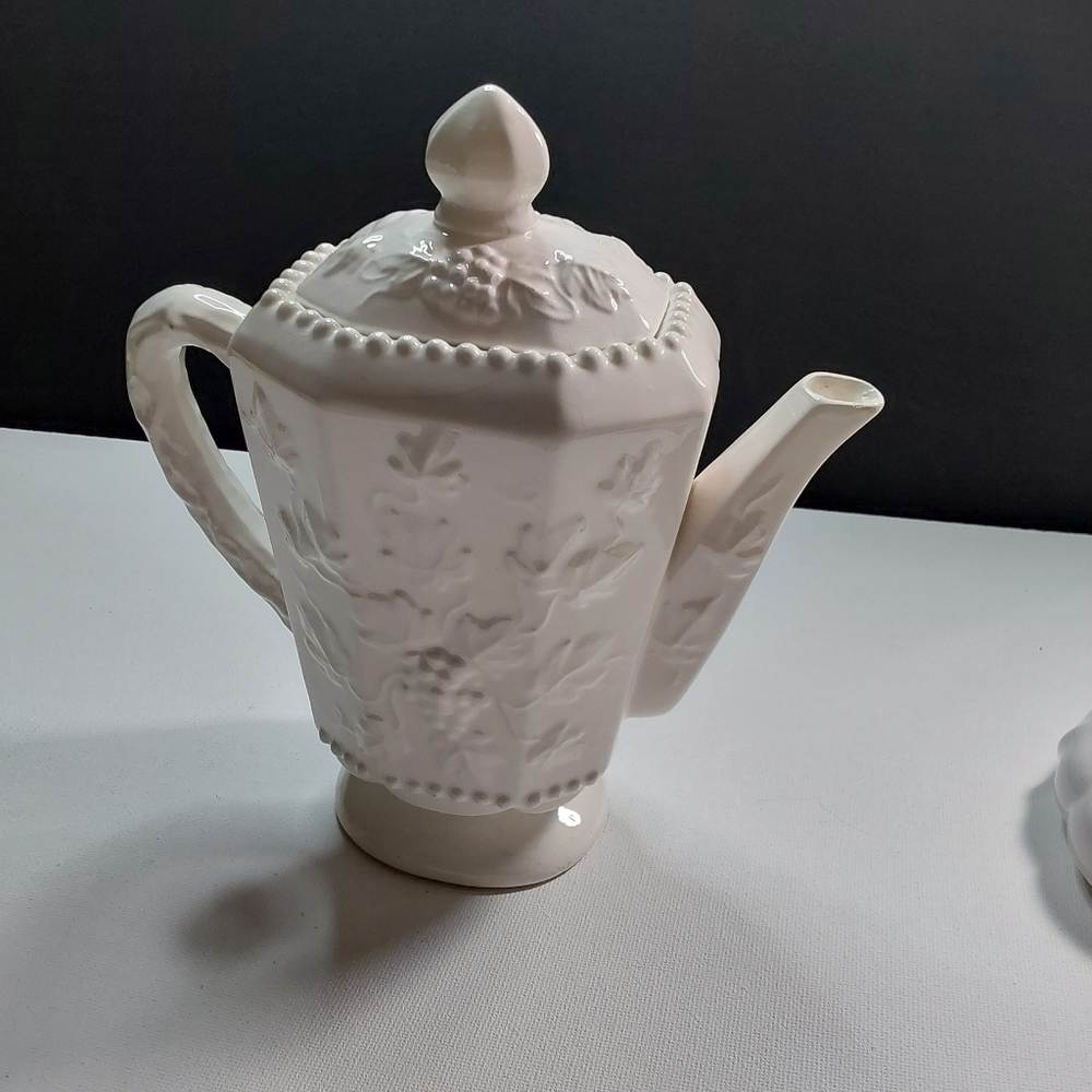 VINTAGE Traditional ARNART Milk White China Pitcher With Lid Grape Design